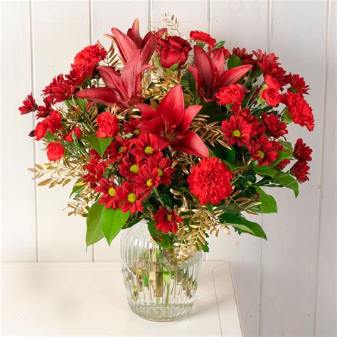 Holiday Bouquet Harmony: Creating the Perfect Blend of Magic and Beauty